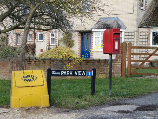 Photo 6"x4" Post box by the sign Wallingford c2010