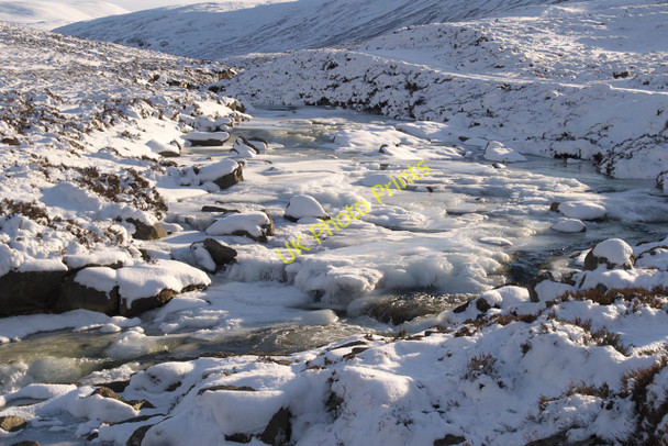 Photo 6"x4" Callater Burn frozen Tomintoul\/NO1490 c2010 P1