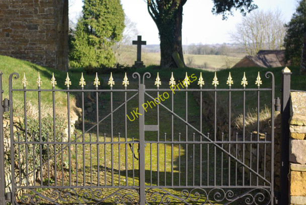 Photo 6"x4" Welton Churchyard Welton\/SP5866 c2010
