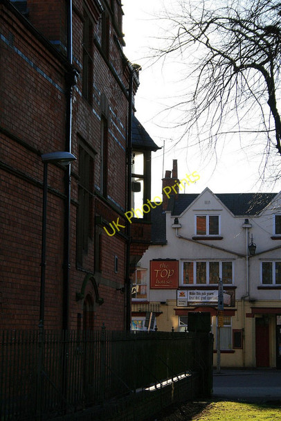 Photo 6"x4" Light through an oriel window Long Eaton c2010