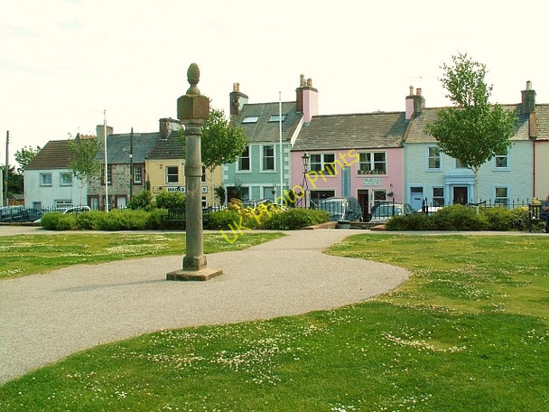 Photo 6"x4" The old Merkat Cross Wigtown c2008