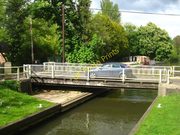 Photo 6"x4" Tyle Mill swing bridge Ufton Green c2009