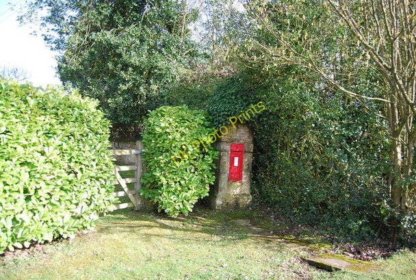 Photo 6"x4" Victorian Postbox, Beresford House, Bedgebury Rd Goudhurst c2010