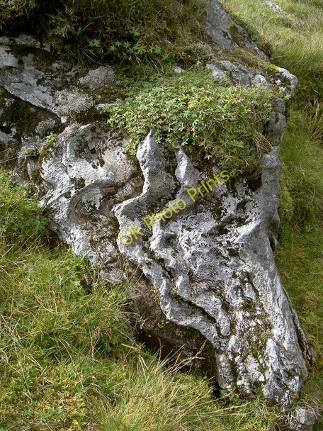 Photo 6"x4" Tortured rock above Coire Dhubhchlair Coire Dhubhchlair c2007