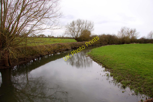 Photo 6"x4" The River Thames looking upstream Derry Fields c2010
