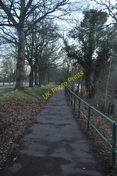 Photo 6"x4" Walk along the bank of the Ness Inverness c2010