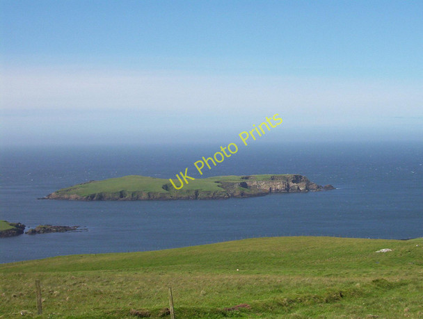 Photo 6"x4" Colsay seen from Ward of Scousburgh Vanlop c2005