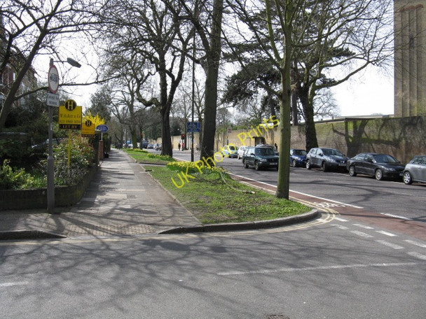 Photo 6"x4" Kew Road at Broomfield Road Brentford c2010