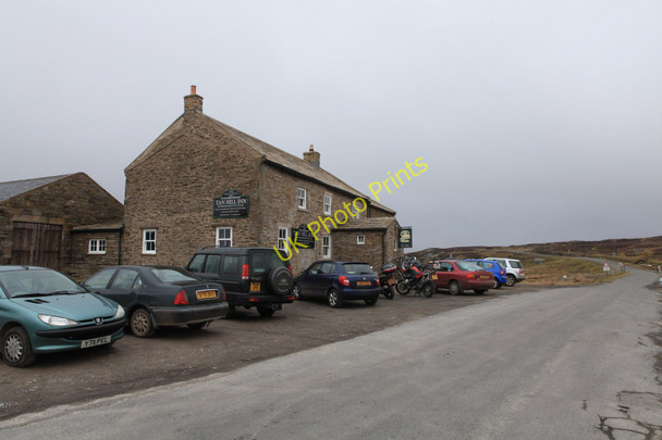 Photo 6"x4" Tan Hill Inn Tan Hill\/NY8906 c2010