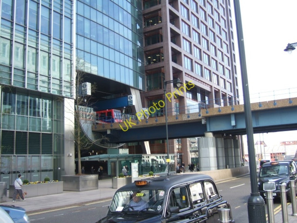 Photo 6"x4" Heron Quays DLR station Poplar\/TQ3780 c2010