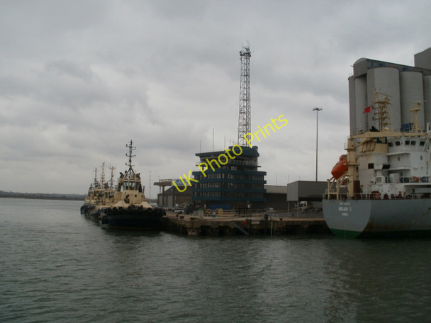 Photo 6"x4" Southampton Docks, tugboats Ocean Village c2010