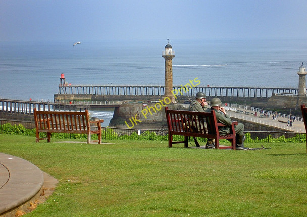 Photo 6"x4" The invasion force take a break Whitby\/NZ8910 c2010