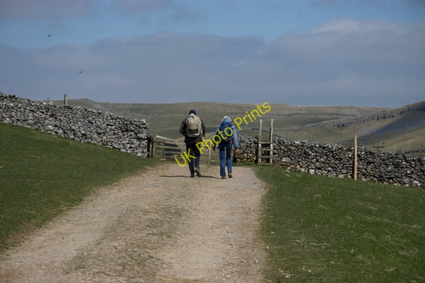 Photo 6"x4" Farm road to Clapdale Clapham\/SD7469 c2010