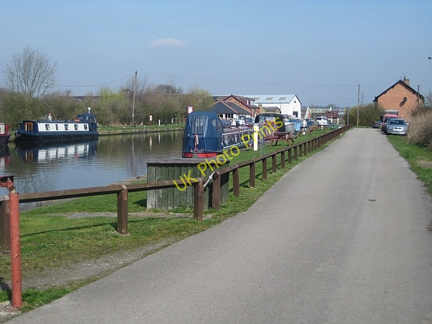 Photo 6"x4" Aire and Calder towpath Wakefield\/SE3320 c2010