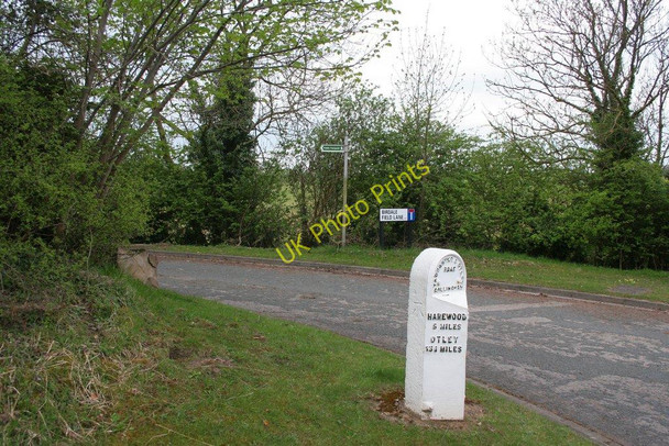 Photo 6"x4" Milestone, Wattle Syke Collingham\/SE3845 c2010