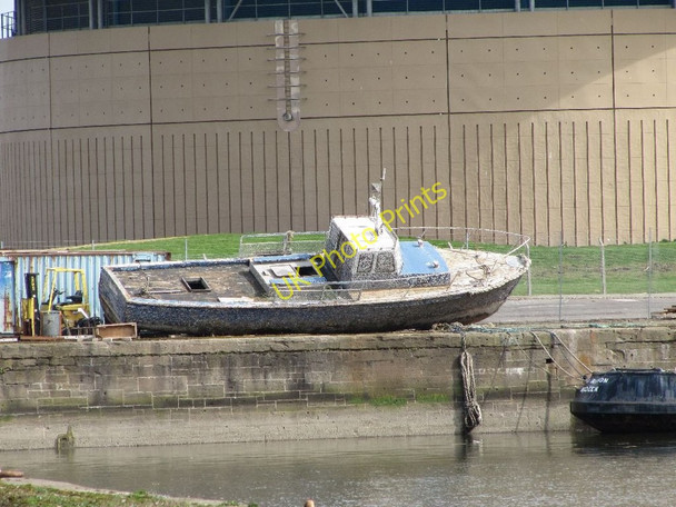 Photo 6"x4" Boat on the dockside Craigie\/NO4231 c2010