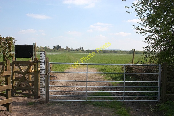 Photo 6"x4" Gates onto Upper Ham Upton upon Severn c2010