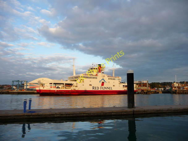 Photo 6"x4" Red Funnel Ferry, Cowes, Isle of Wight Cowes c2009