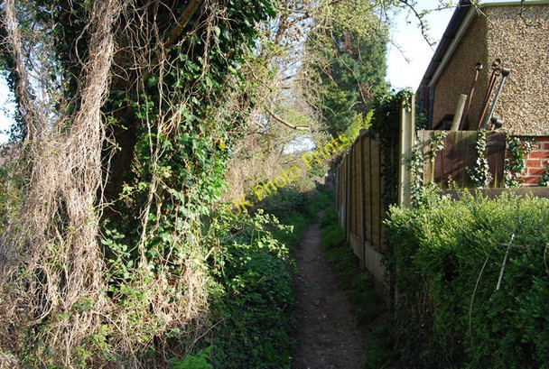 Photo 6"x4" Medway Valley Walk, behind Farmdale Avenue (2) Rochester\/TQ7268 c2010