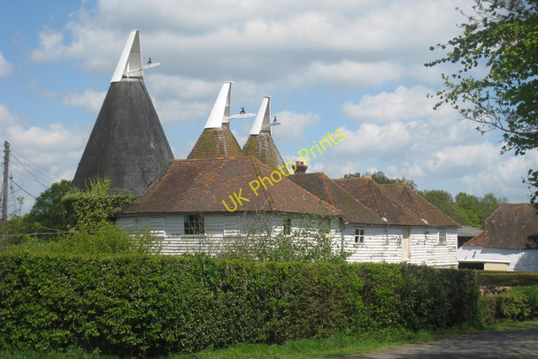 Photo 6"x4" Unconverted Oast House at Harts Heath Farm, Five Oak Lane, Curtisden Green, Kent Marden Thorn c2010