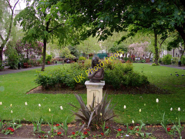 Photo 6"x4" Mother & Child statue, Queen Square gardens, WC1 London c2010