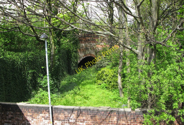 Photo 6"x4" Arch underneath Wakefield Westgate Station Platform Wakefield\/SE3320 c2010