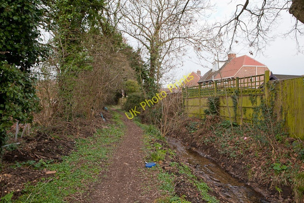 Photo 6"x4" Footpath along edge of Hillyfields housing Totton c2011