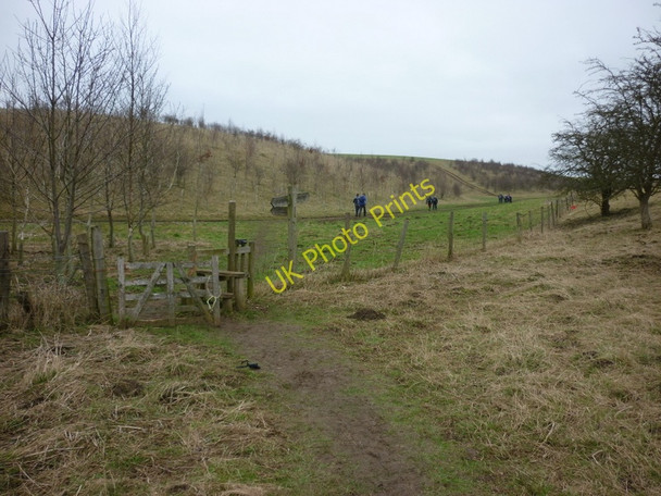 Photo 6"x4" Uphill towards Arras Wold, east of Sancton Sancton c2011