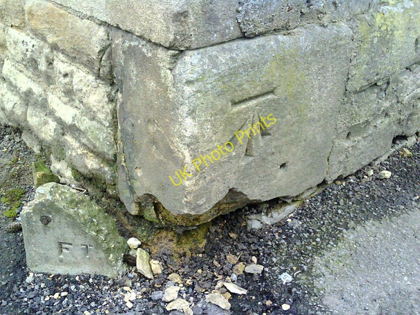 Photo 6"x4" Benchmark on #90 Newland Witney c2011