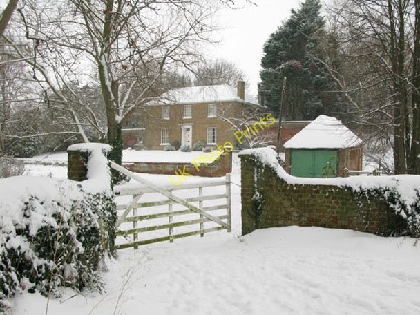 Photo 6"x4" Heronden Farm in the snow Heronden\/TR2954 c2010