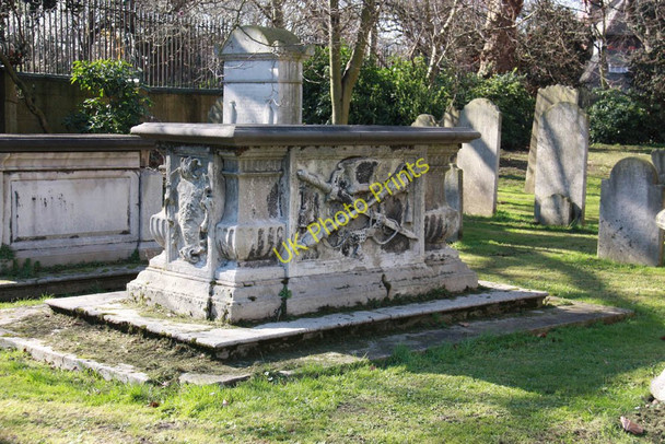 Photo 6"x4" All Saints, Fulham High Street - Churchyard Fulham c2011 P3