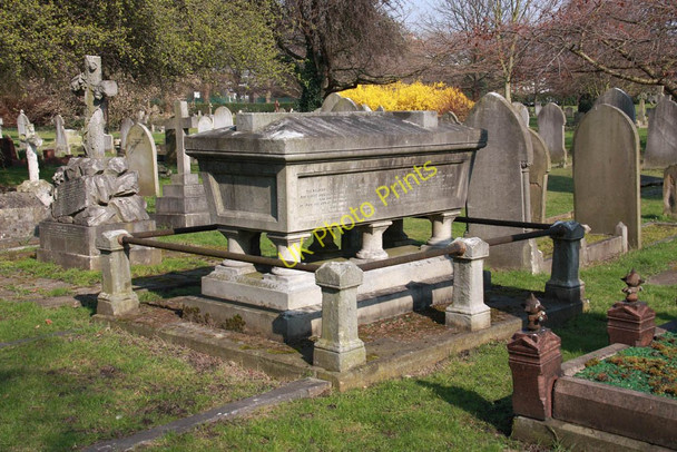 Photo 6"x4" Fulham Cemetery Barnes c2011