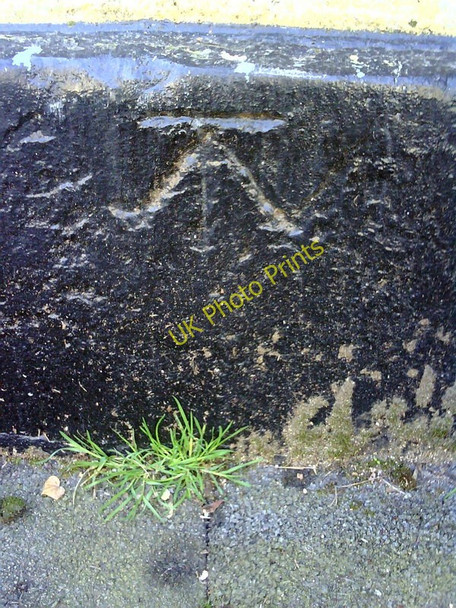 Photo 6"x4" Ordnance Survey cut mark benchmark on the Swan Hotel, Acre End Street Eynsham c2011