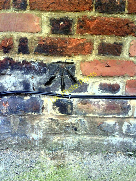 Photo 6"x4" Benchmark on #29 Mill Street Eynsham c2011