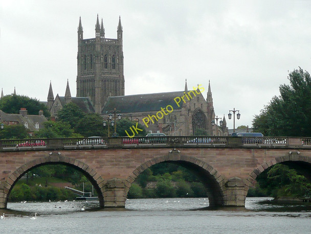 Photo 6"x4" Worcester Bridge and Cathedral Worcester c2010
