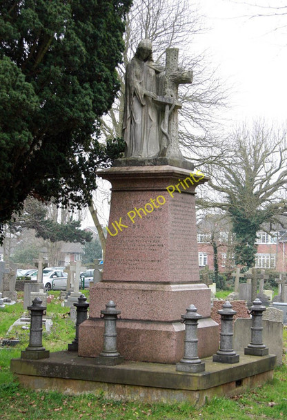 Photo 6"x4" St John the Baptist, Buckhurst Hill - Churchyard Chingford c2011