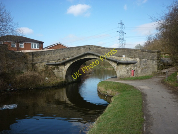 Photo 6"x4" Leeds and Liverpool Canal Bridge #108 Rishton c2011