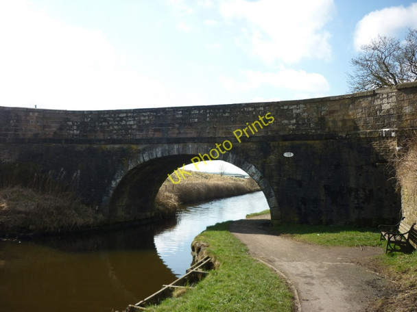 Photo 6"x4" Leeds and Liverpool Canal Bridge #106 Rishton c2011
