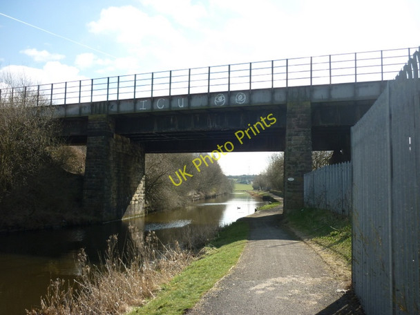 Photo 6"x4" Leeds and Liverpool Canal Bridge #105A Rishton c2011