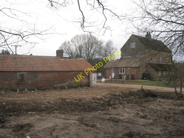 Photo 6"x4" Lodge on Wrawby Moor Elsham c2011