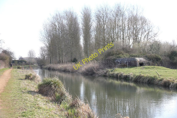 Photo 6"x4" Jogging on the towpath Ufton Green c2011