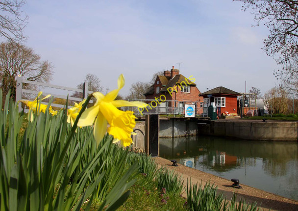 Photo 6"x4" Clifton Lock on the Thames Clifton Hampden c2011
