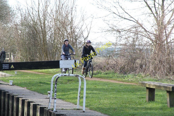 Photo 6"x4" Riding by Aldermaston Wharf c2011