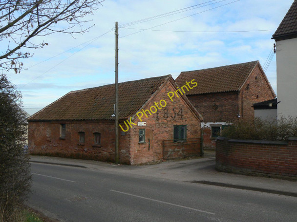 Photo 6"x4" Barn at Shelt Hill Farm Woodborough\/SK6347 c2011