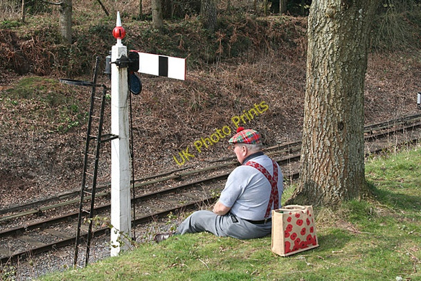 Photo 6"x4" Crowcombe: waiting for the train Coursley c2011