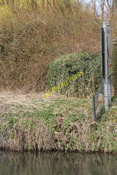 Photo 6"x4" Slope on the roof Ufton Green c2011