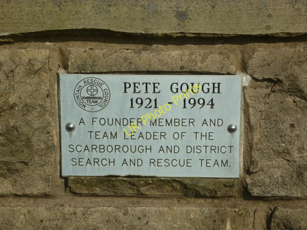 Photo 6"x4" A memorial to Pete Gough #2 Fylingthorpe c2011