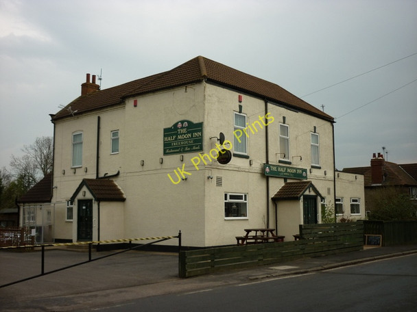 Photo 6"x4" The Half Moon Inn, Reedness Reedness c2011