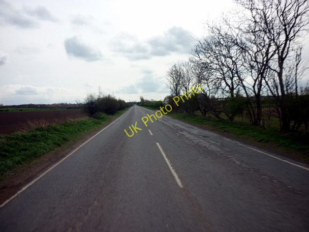 Photo 6"x4" South towards Scotter on North Moor Road Scotterthorpe c2011