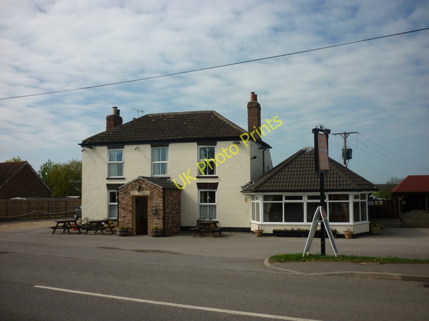 Photo 6"x4" The Fox and Hounds, Gainsborough Road near Kexby Kexby\/SK8785 c2011